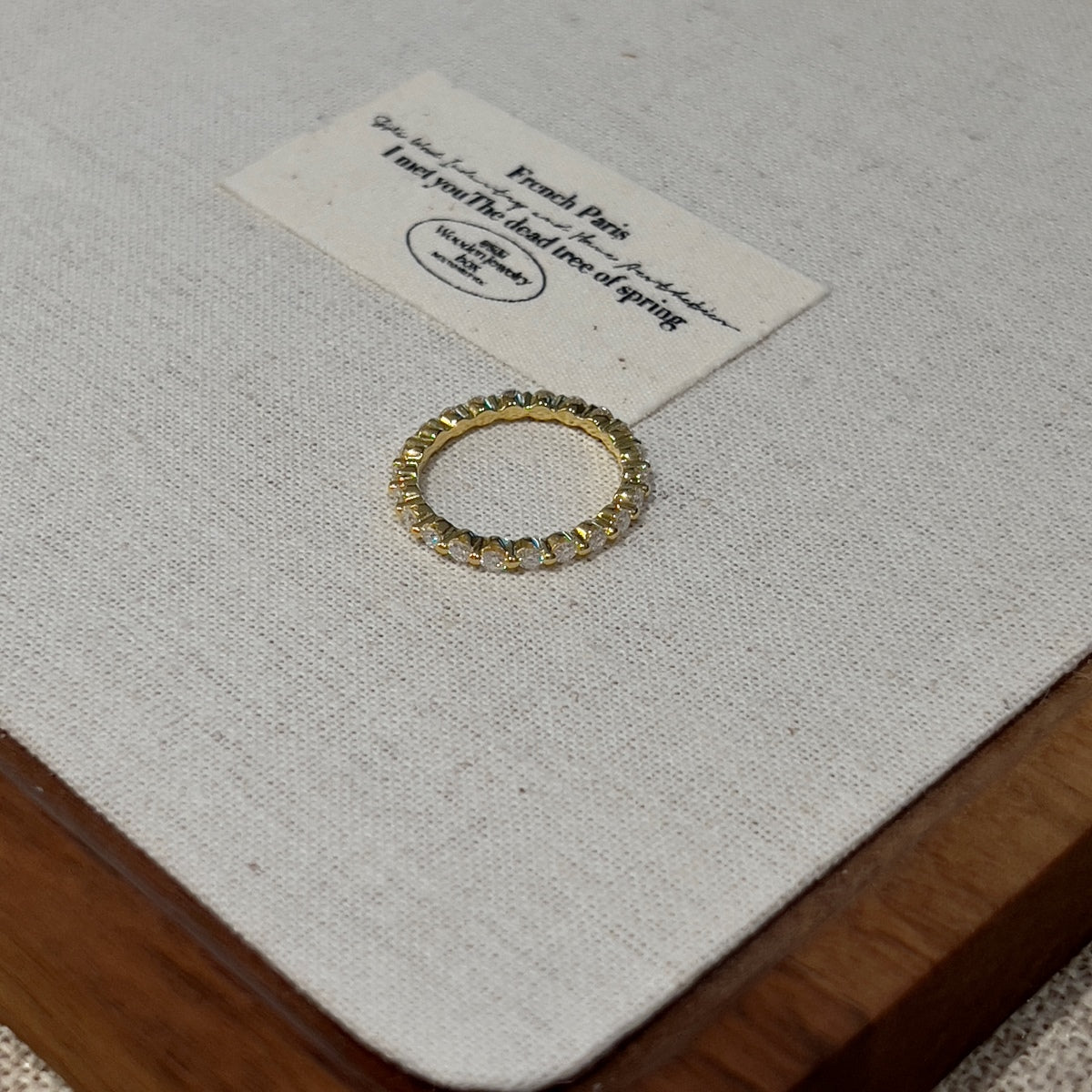 Anillo media alianza de moissanitas 23 ct en plata
