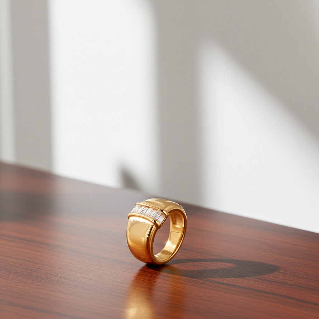 Anillo de banda de piedras rectangulares en acero dorado
