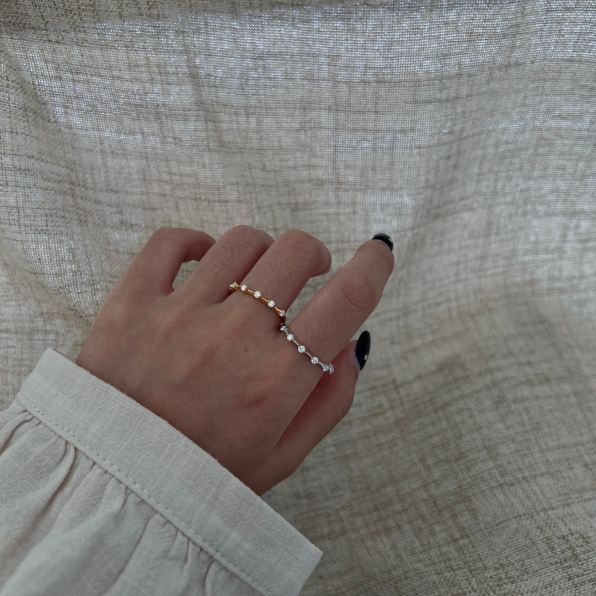 Anillo media alianza de moissanitas 0,21 ct dorado