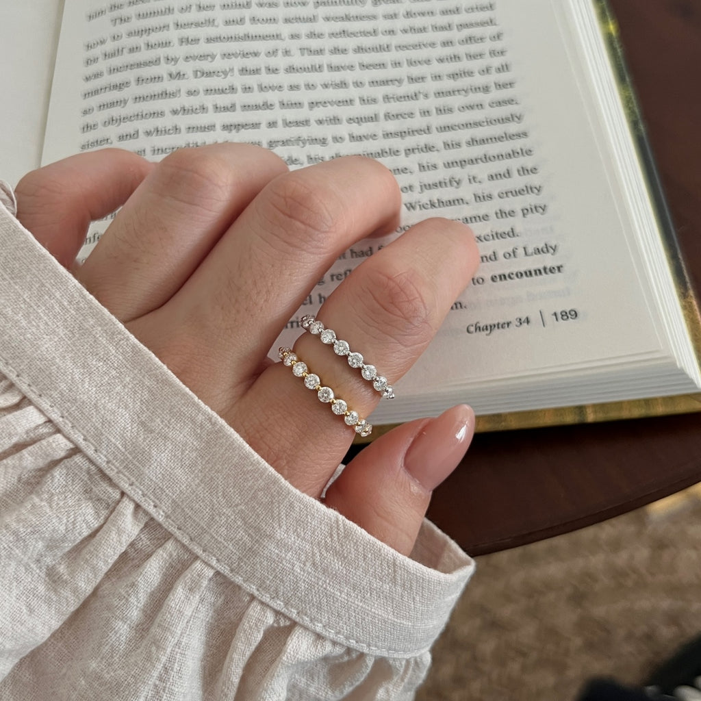 Anillo media alianza de moissanitas 0,63 ct en plata