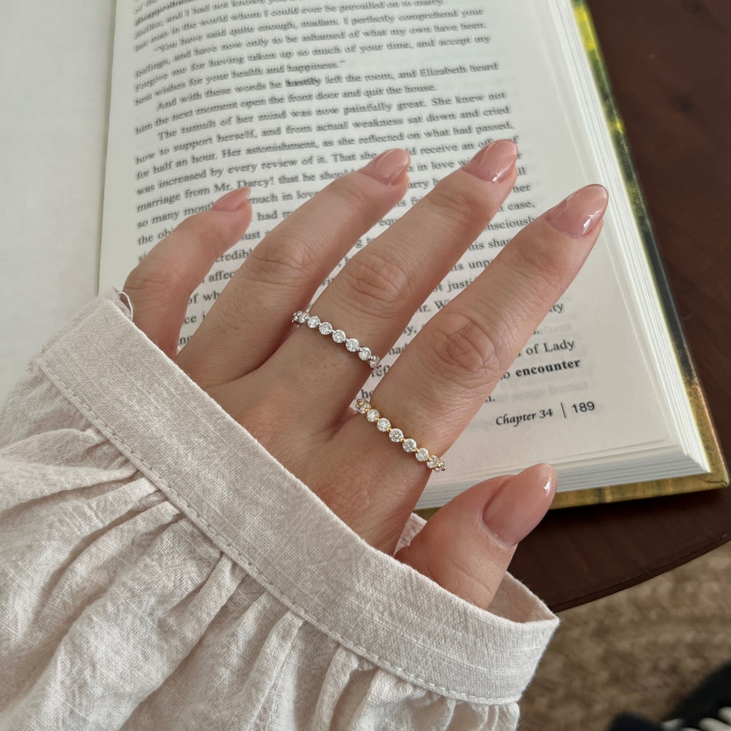 Anillo media alianza de moissanitas 0,63 ct en plata