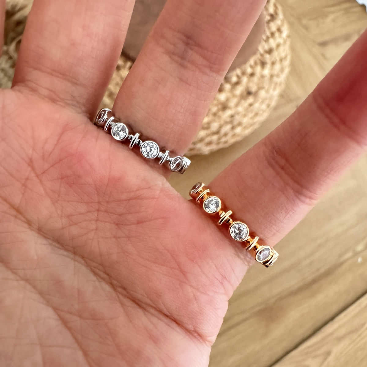 Anillo media alianza de moissanitas 0,59 ct en plata