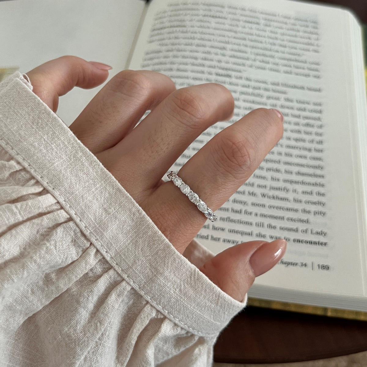 Anillo media alianza de moissanitas 1,8 ct en plata