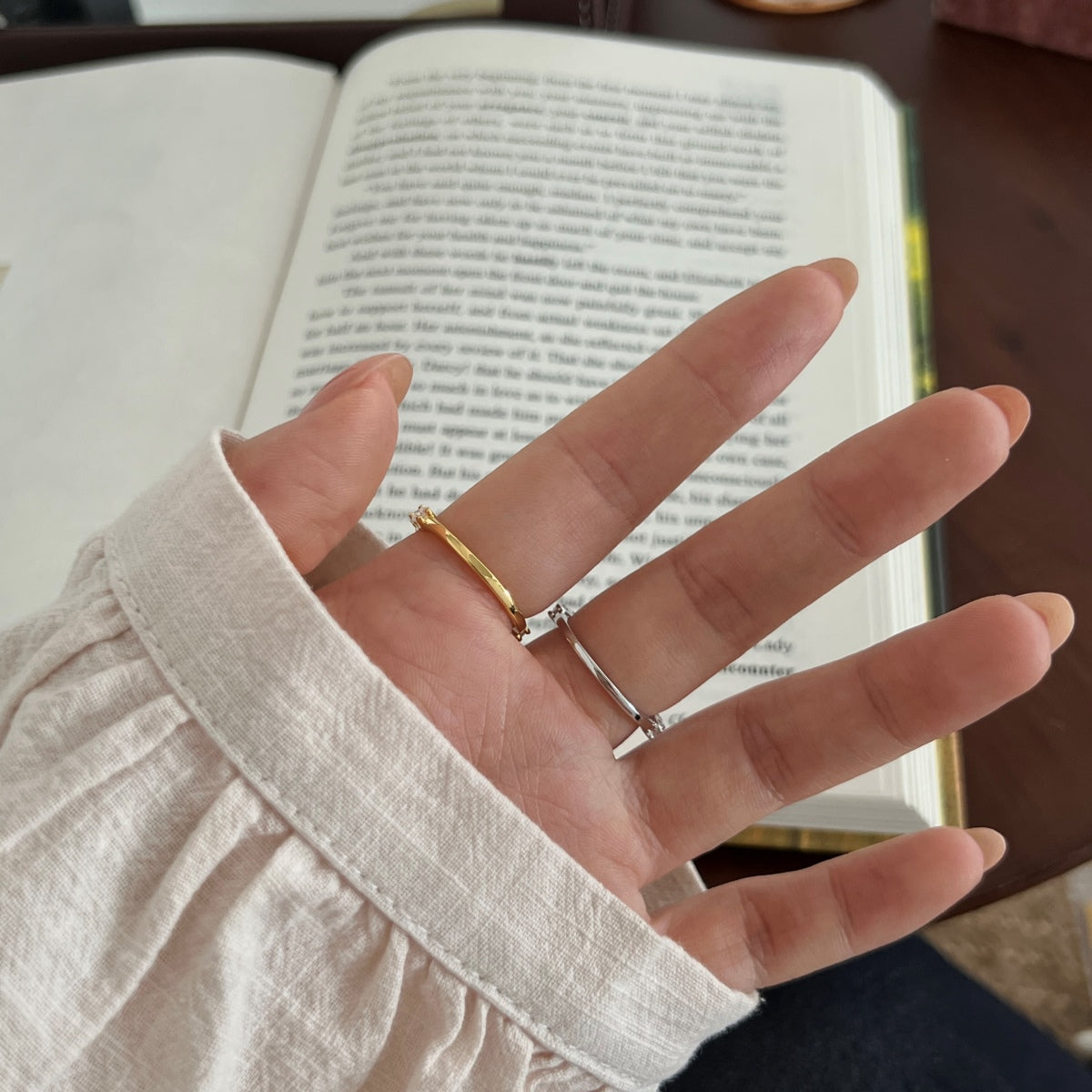 Anillo media alianza de moissanitas 1,8 ct en plata