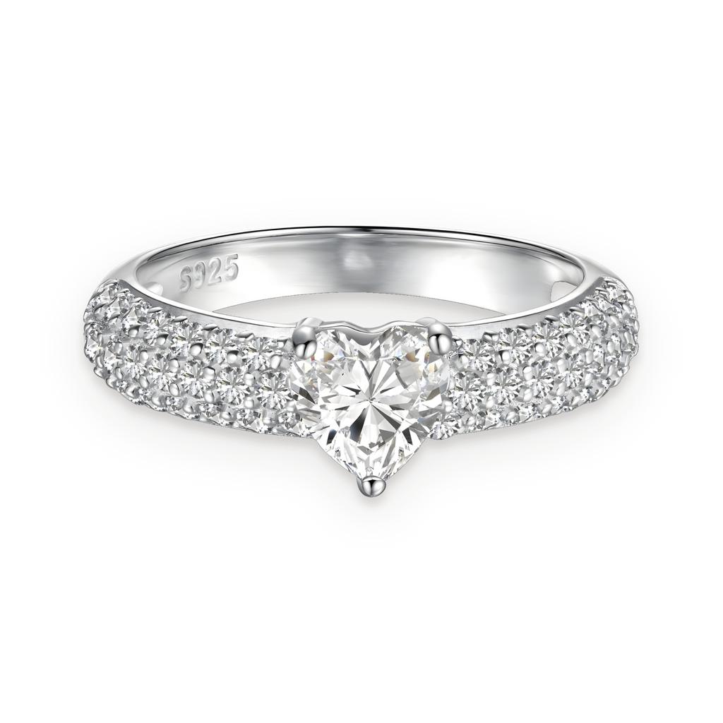 Anillo con corazón de moissanita 0,8 ct en plata