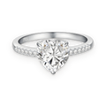 Anillo con corazón de moissanita 2 ct en plata