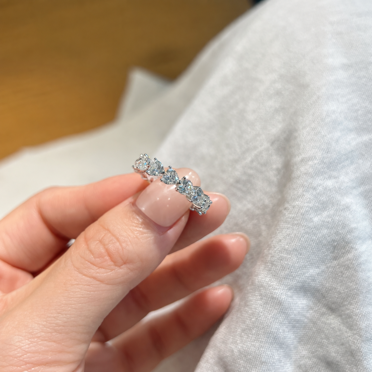 Anillo eternity de moissanitas 4,2 ct en plata