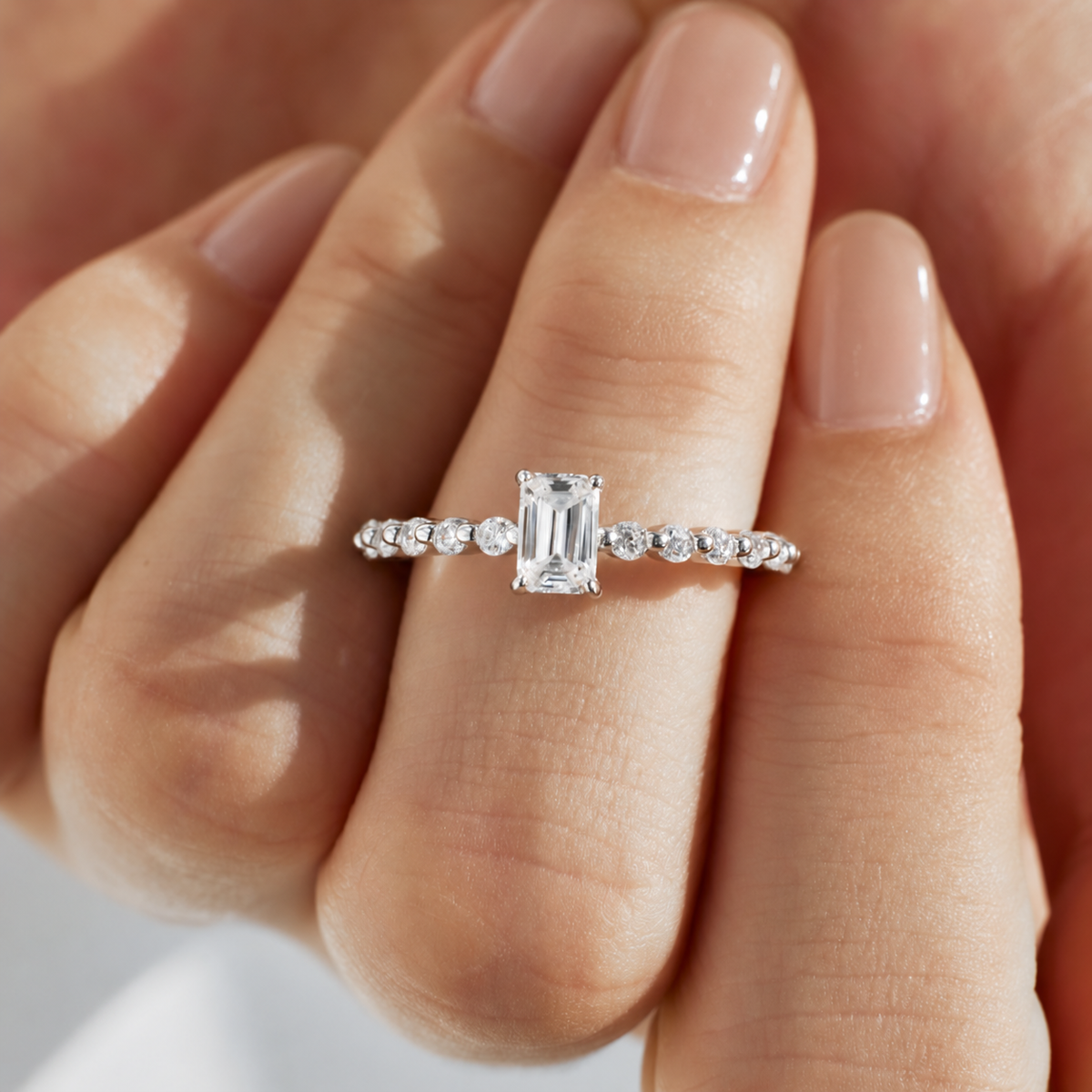Anillo solitario de moissanita 0,6 ct en plata