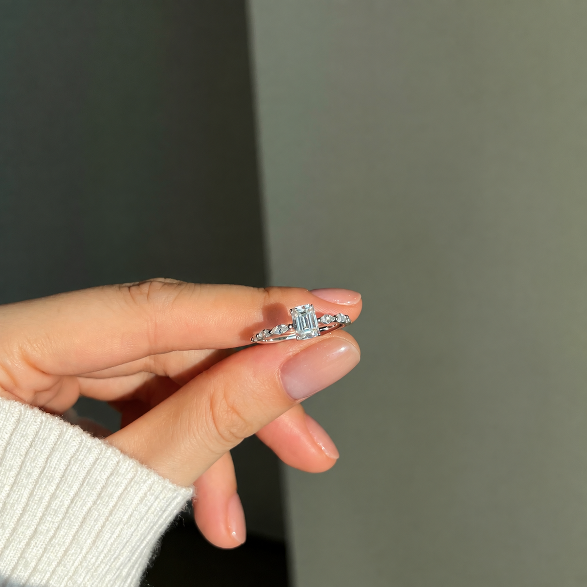 Anillo solitario de moissanita y circonitas 1 ct en plata