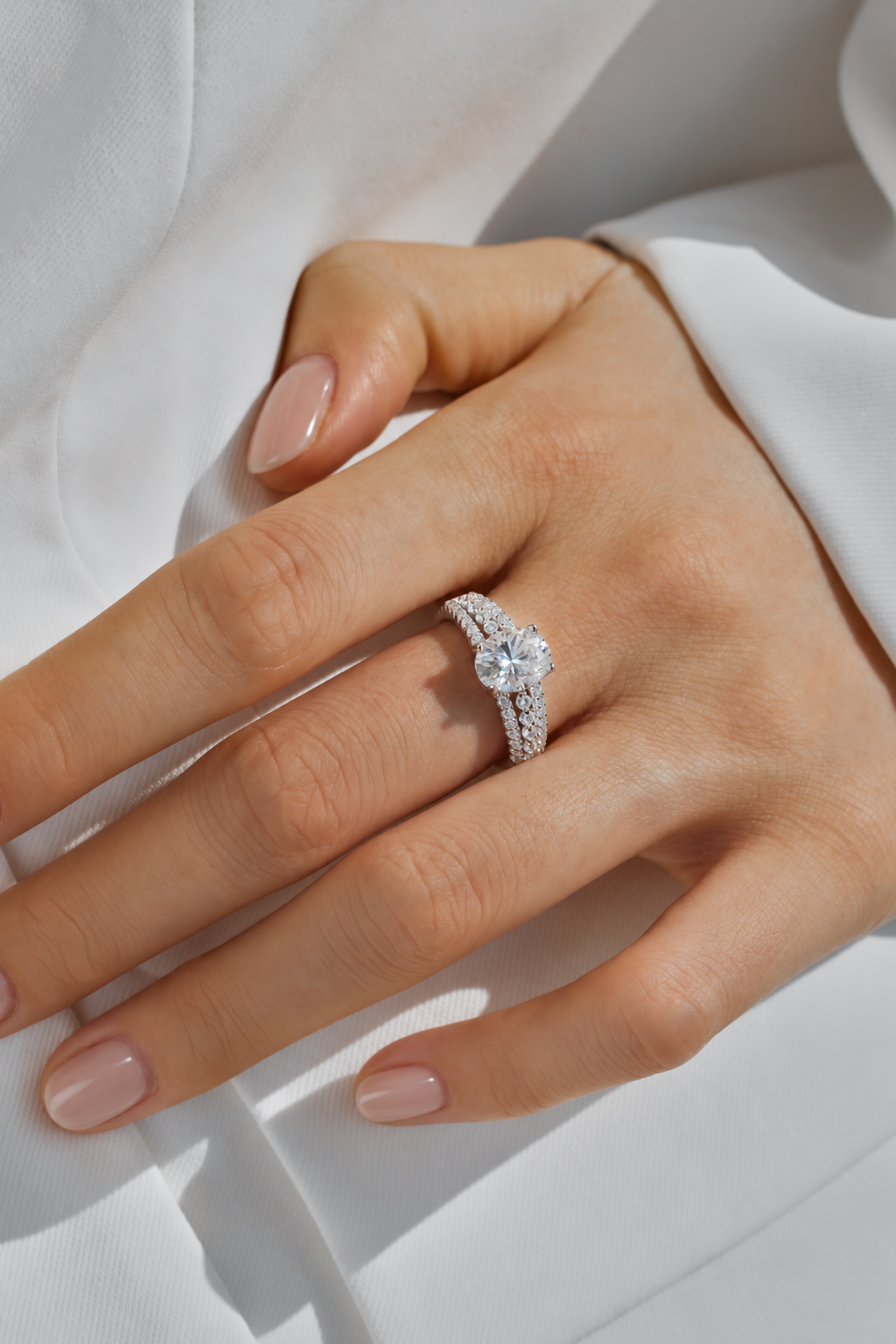 Anillo de pavé de moissanita 2 ct en plata