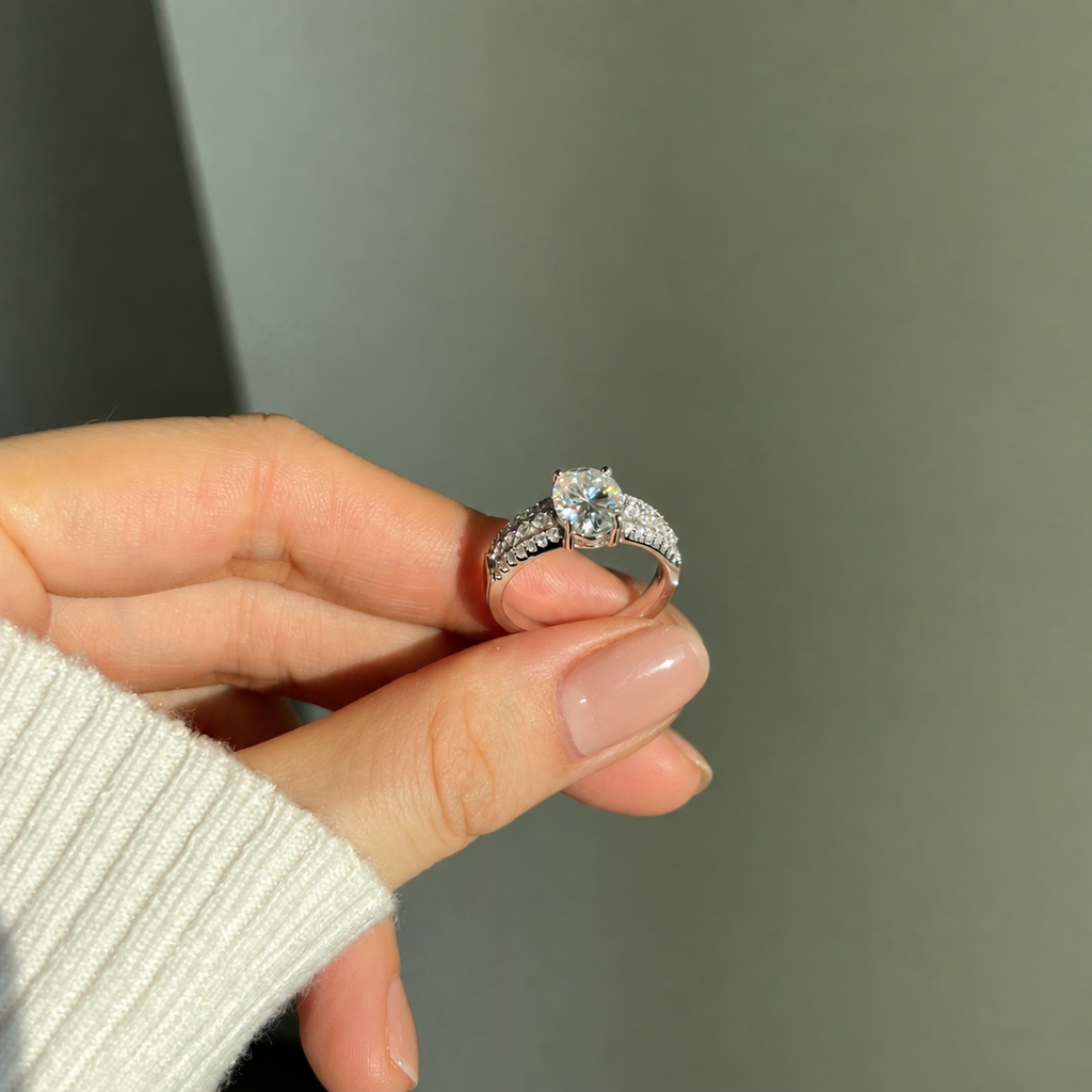 Anillo de pavé de moissanita 2 ct en plata