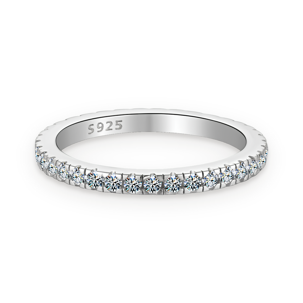Anillo media alianza de moissanitas en plata