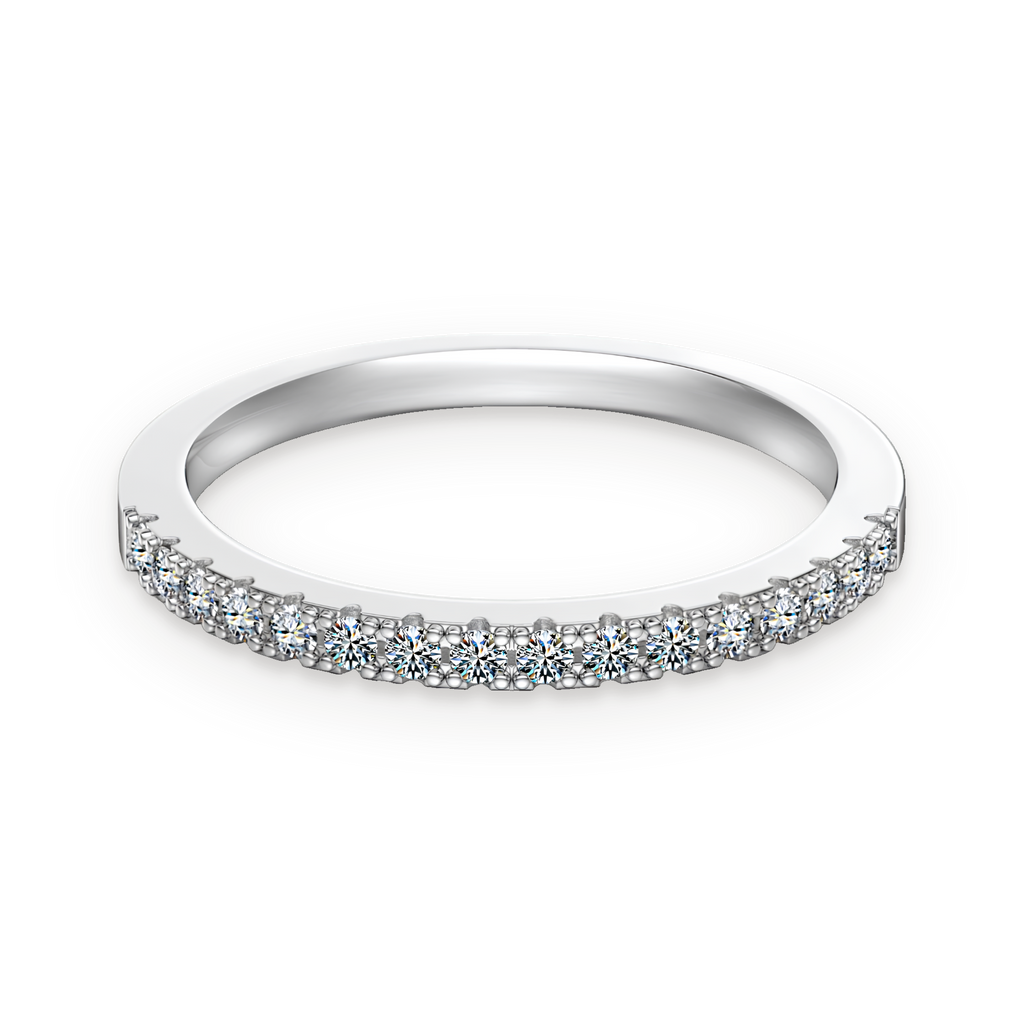 Anillo media alianza de moissanitas en plata