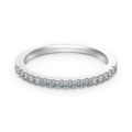 Anillo media alianza de moissanitas en plata