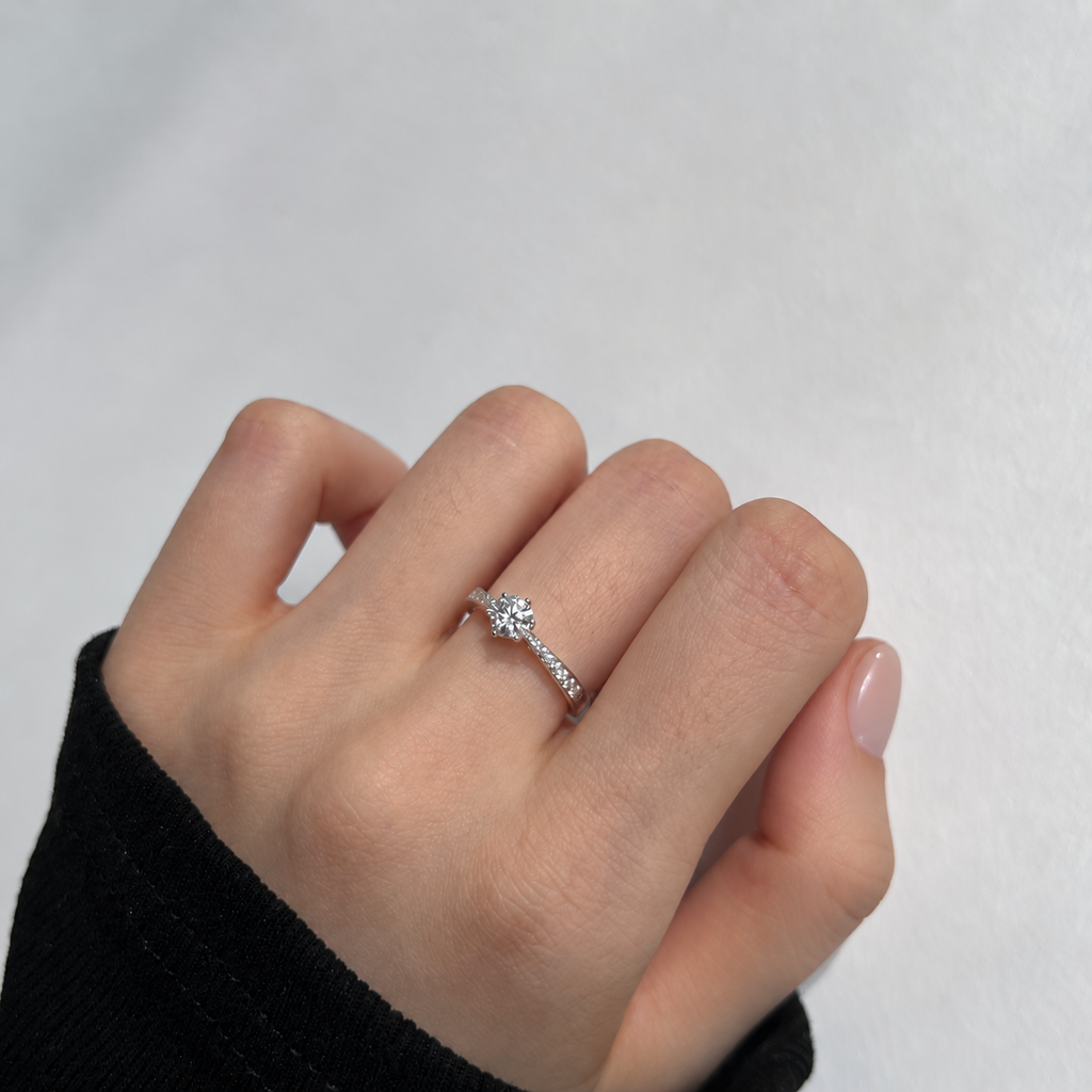 Anillo solitario de moissanita 0,5 ct en plata