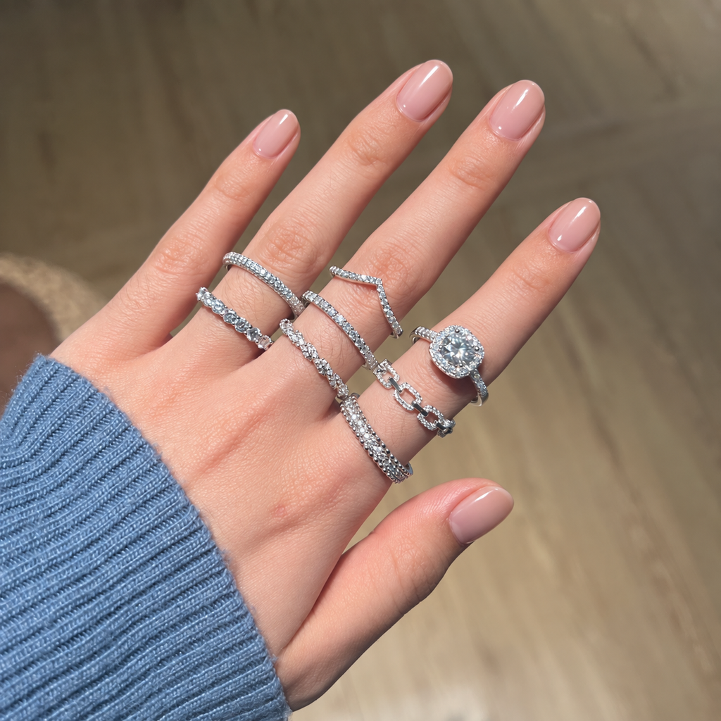 Anillo media alianza de moissanitas 0,7 ct en plata