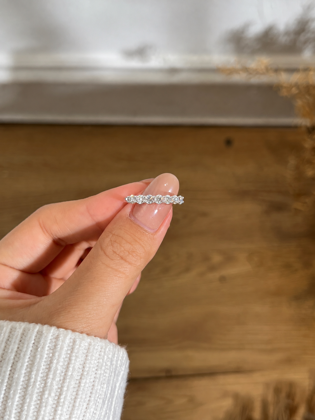 Anillo media alianza de moissanitas 0,7 ct en plata
