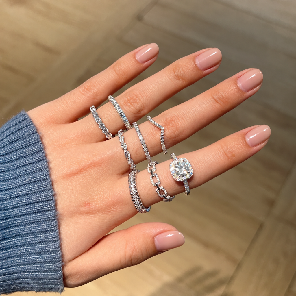 Anillo media alianza de moissanitas 0,7 ct en plata