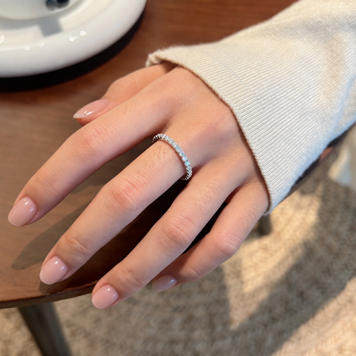 Anillo eternity de moissanitas 0,9 ct en plata