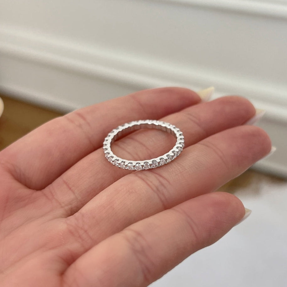 Anillo eternity de moissanitas 0,84 ct en plata