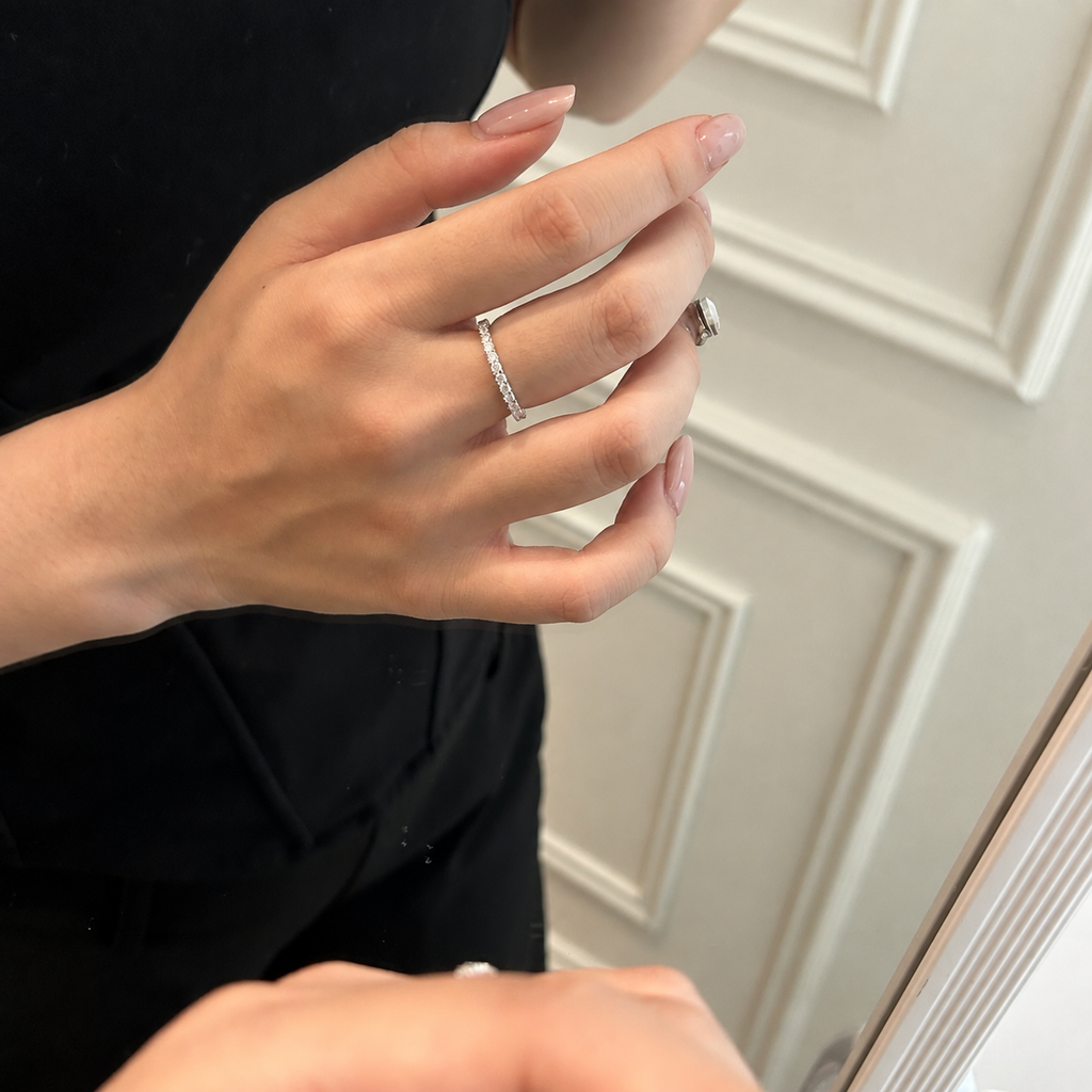 Anillo eternity de moissanitas 0,84 ct en plata