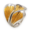 Anillo floral en acero dorado