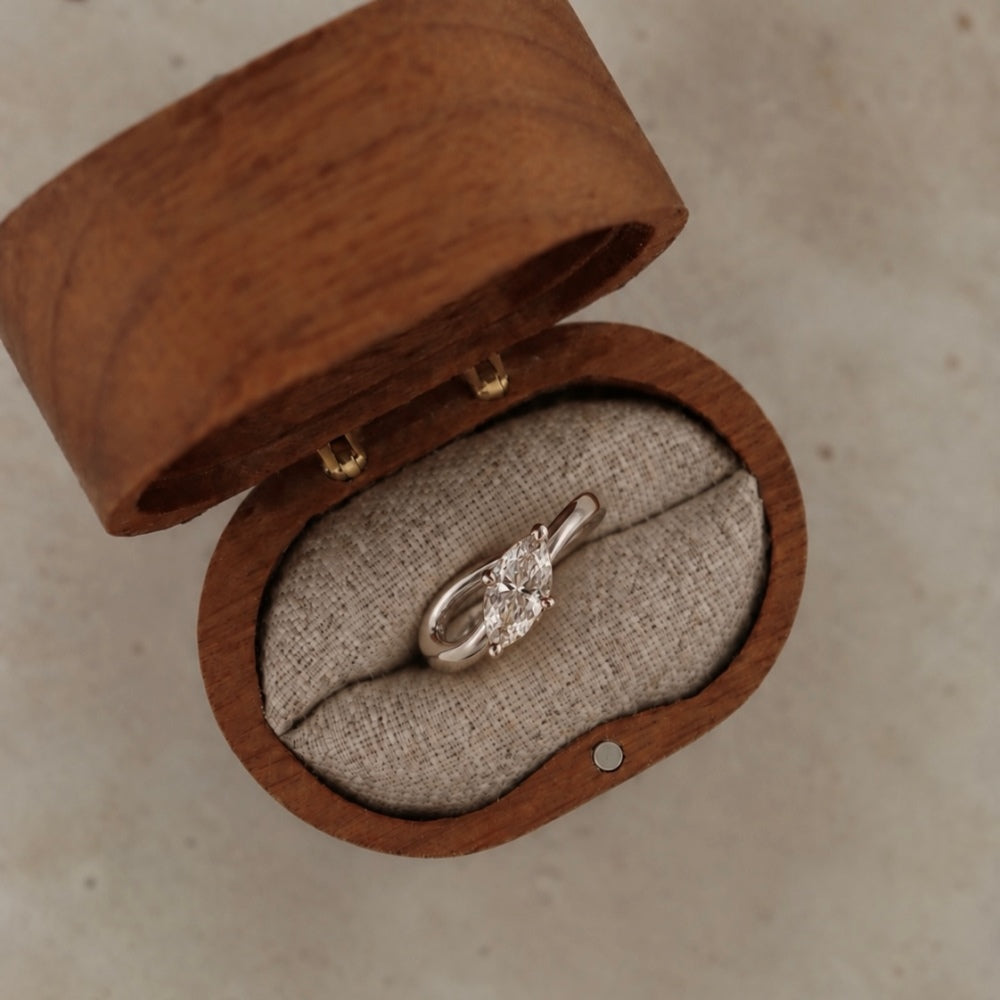 Anillo abierto de moissanita 1 ct dorado