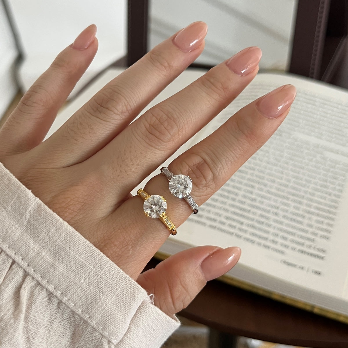 Anillo solitario de moissanitas 2,05 ct dorado