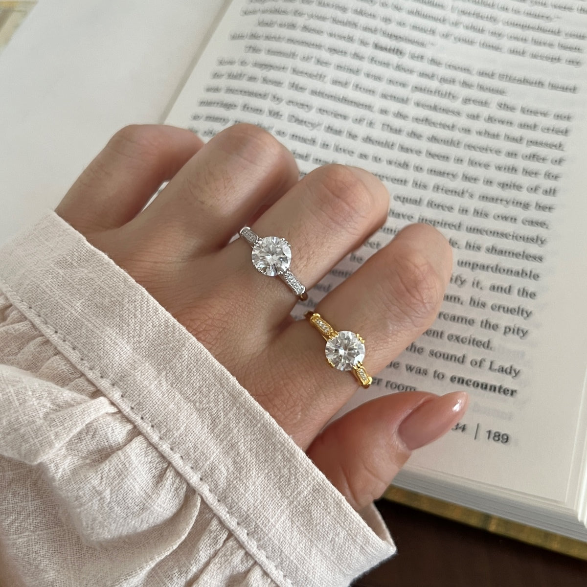 Anillo solitario de moissanitas 2,05 ct dorado