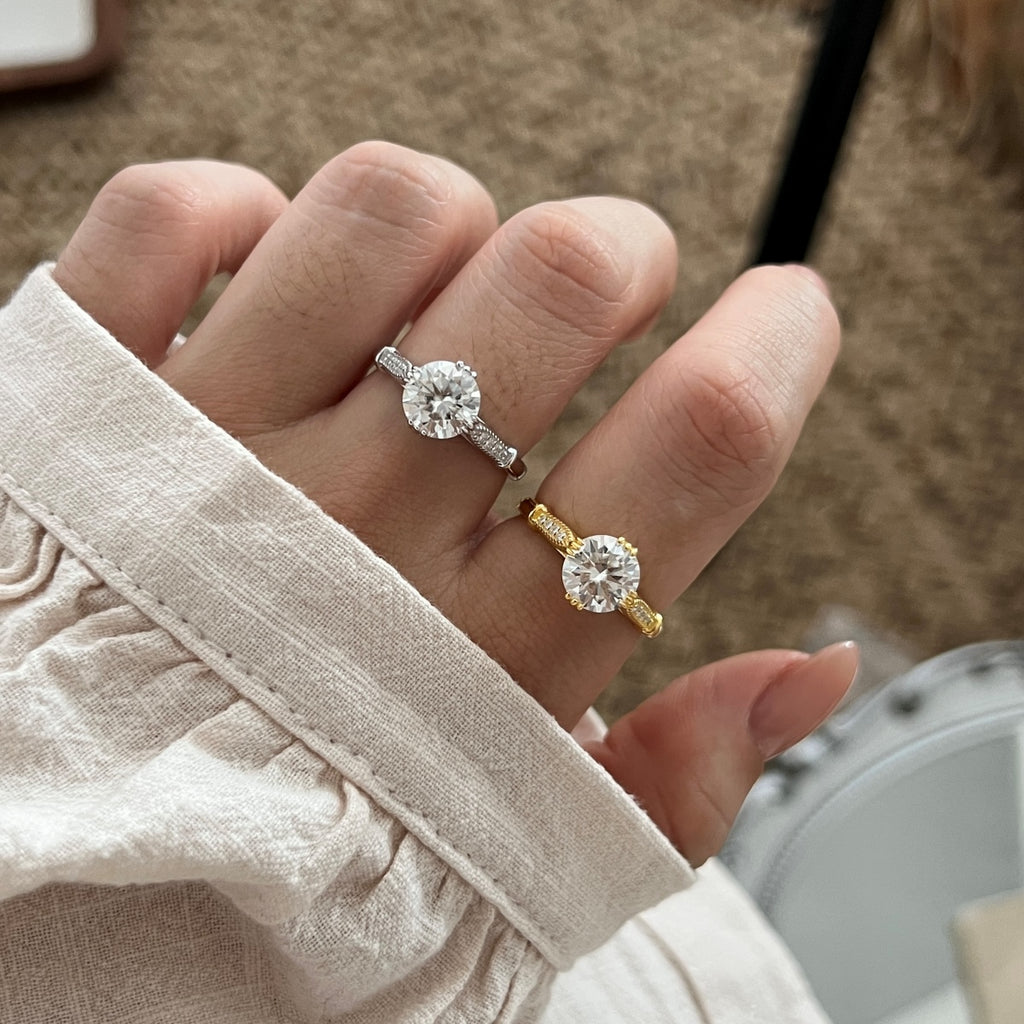 Anillo solitario de moissanitas 2,05 ct dorado