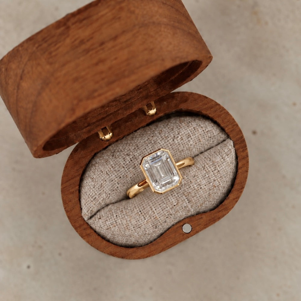 Anillo solitario de moissanita 4 ct dorado