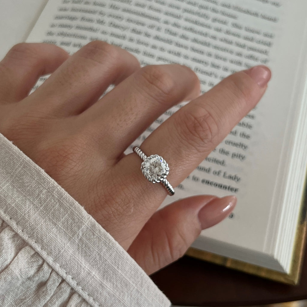 Anillo solitario de moissanita 1 ct dorado