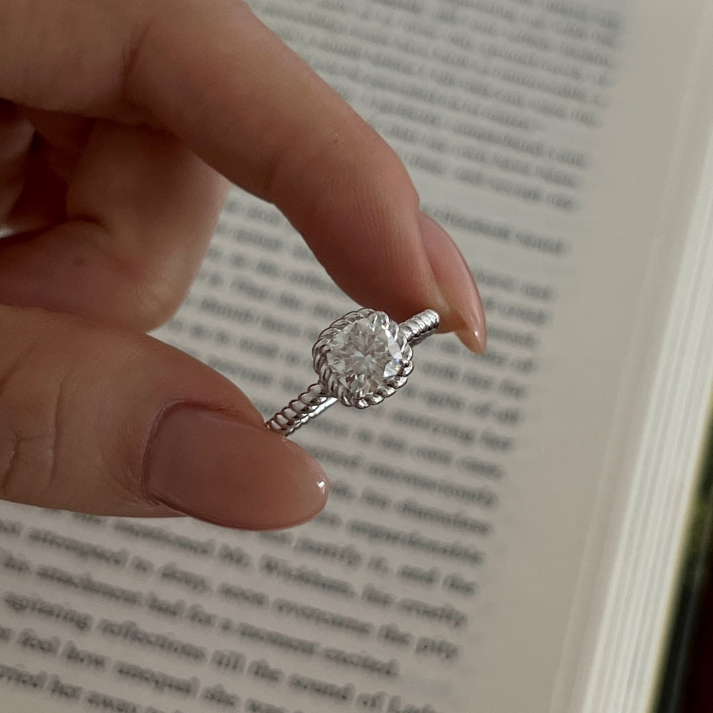 Anillo solitario de moissanita 1 ct dorado