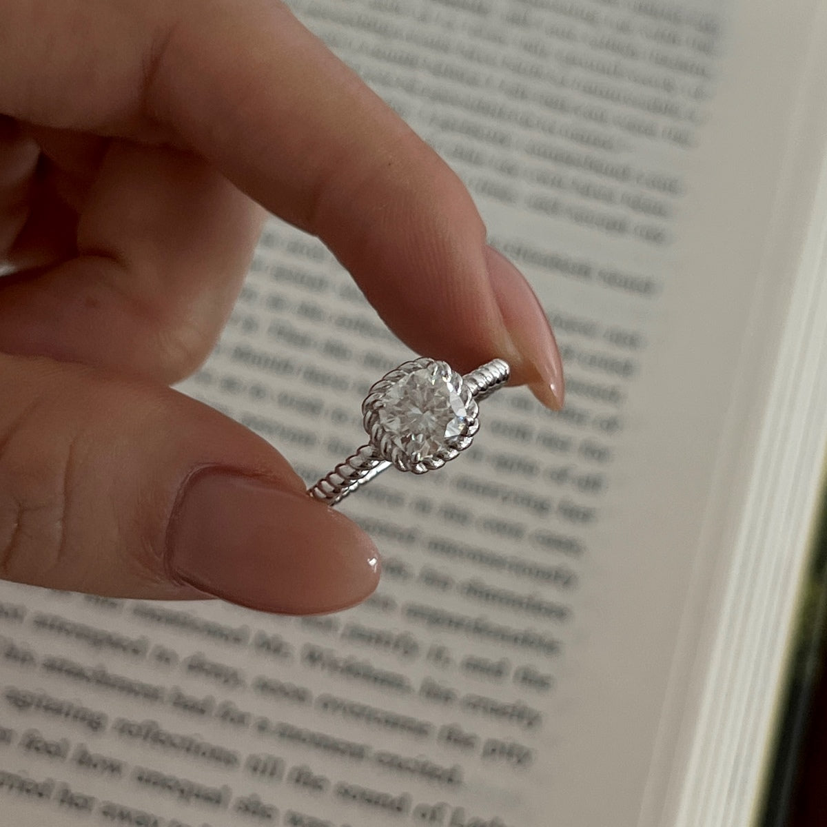 Anillo solitario de moissanita 1 ct dorado