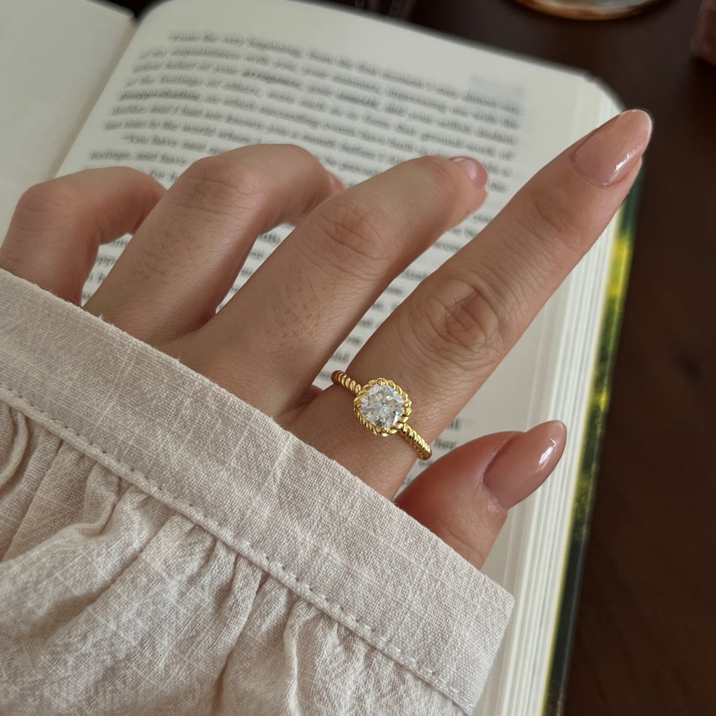 Anillo solitario de moissanita 1 ct dorado