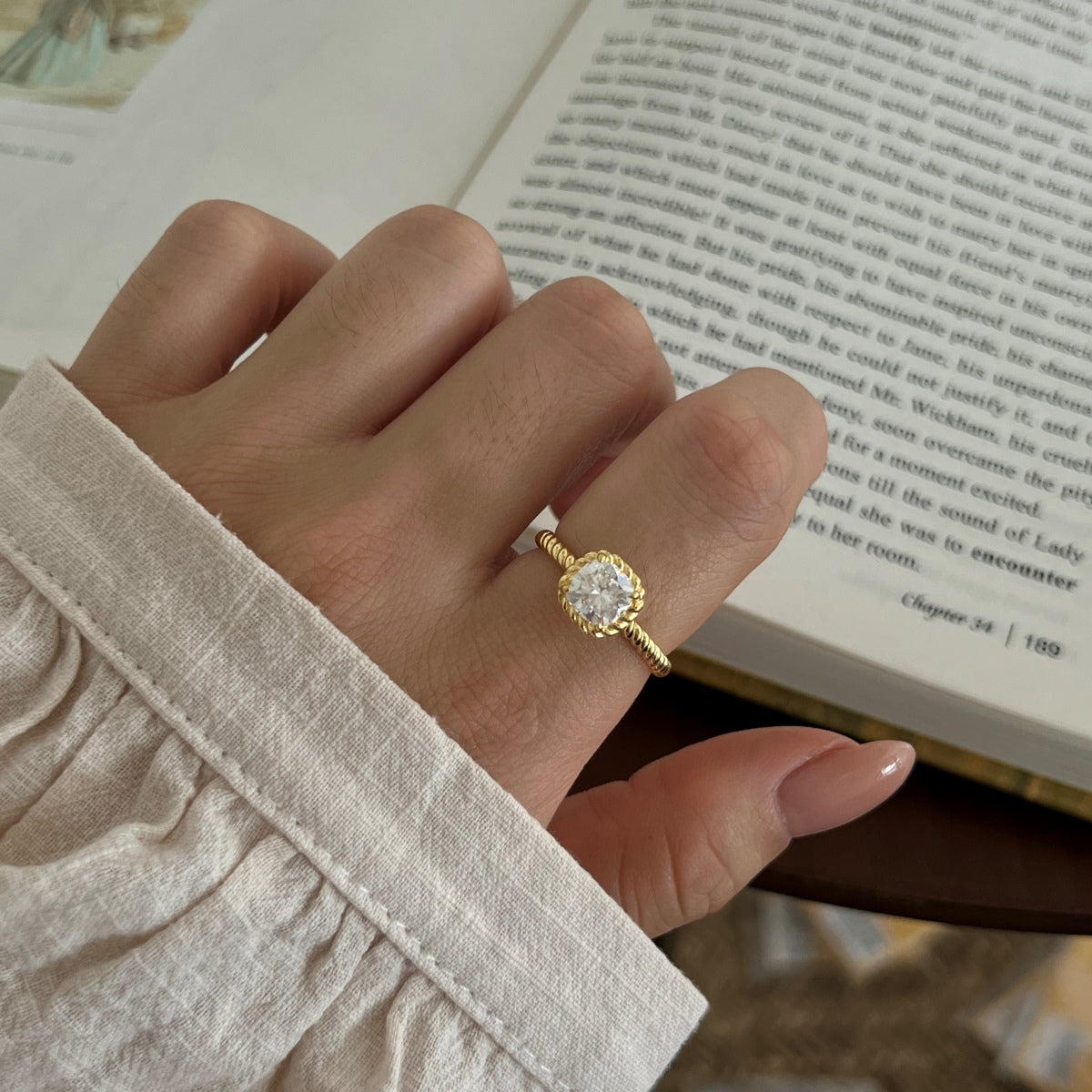 Anillo solitario de moissanita 1 ct dorado