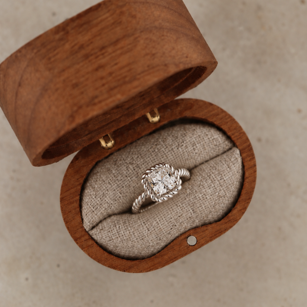 Anillo con halo de moissanita 1 ct en plata