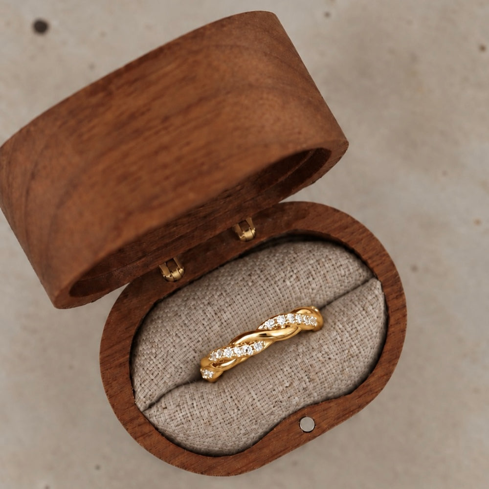 Anillo trenzado de moissanitas 0,32 ct dorado