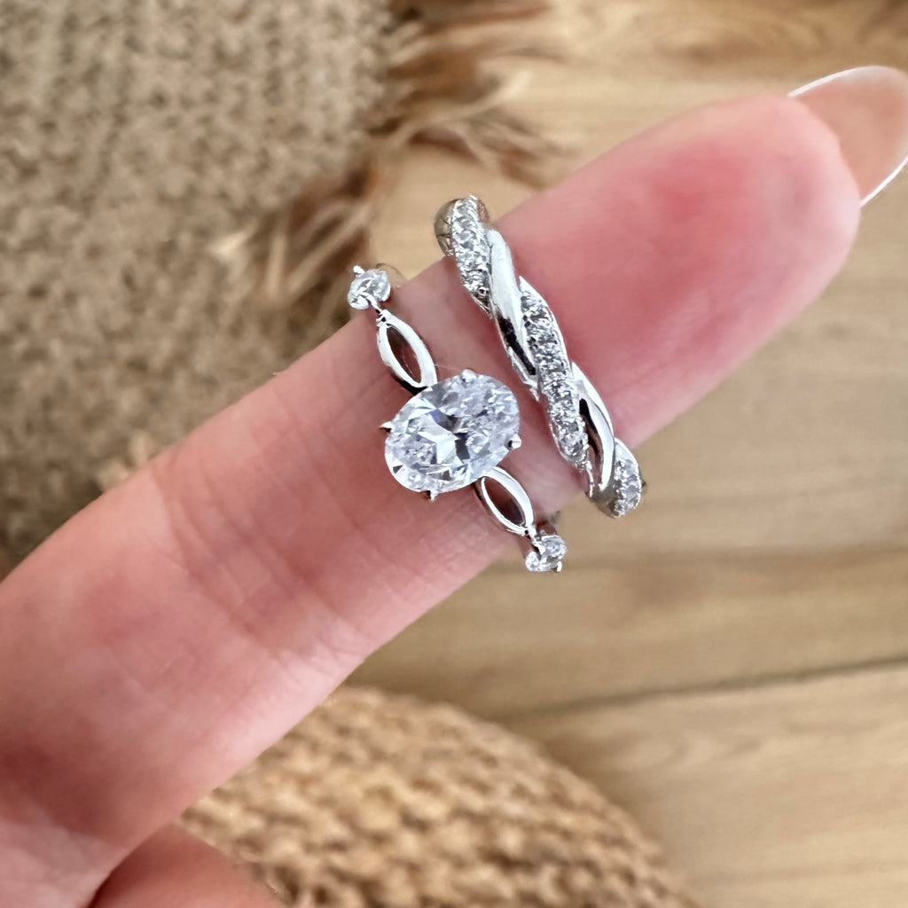 Anillo de tres piedras de moissanitas 1,12 ct dorado