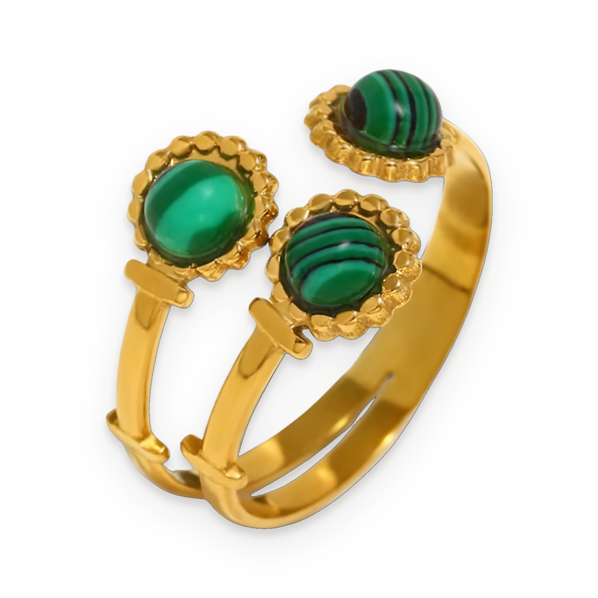 Anillo de tres cabujones verdes en acero dorado