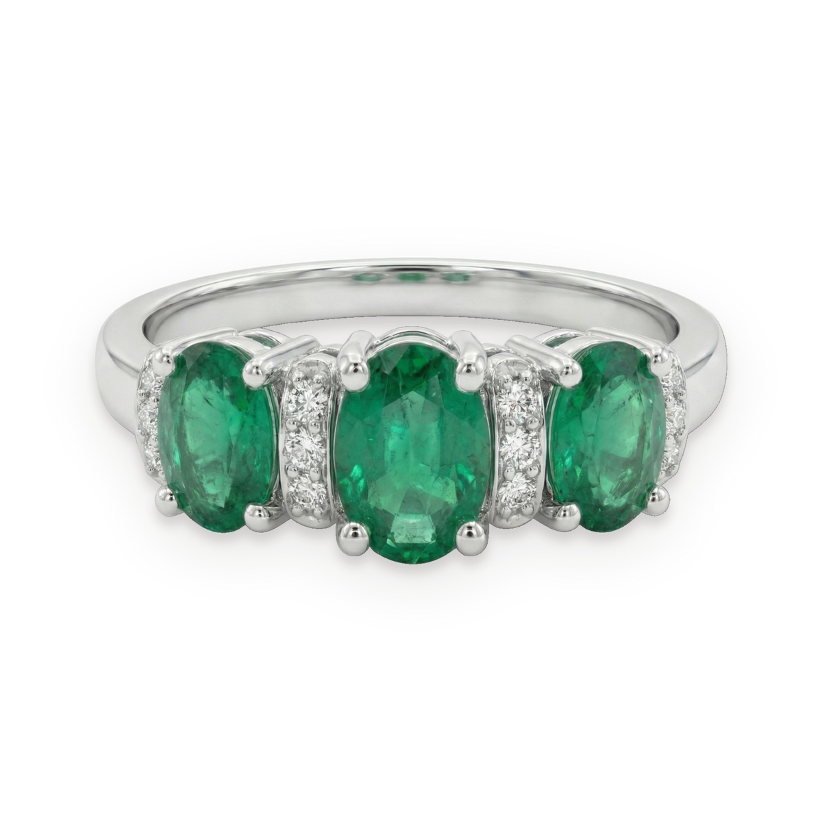 Anillo de tres piedras de esmeraldas y diamantes en plata