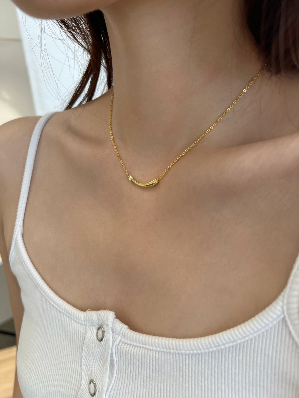 Collar con barra curva de moissanita 0,1 ct dorado