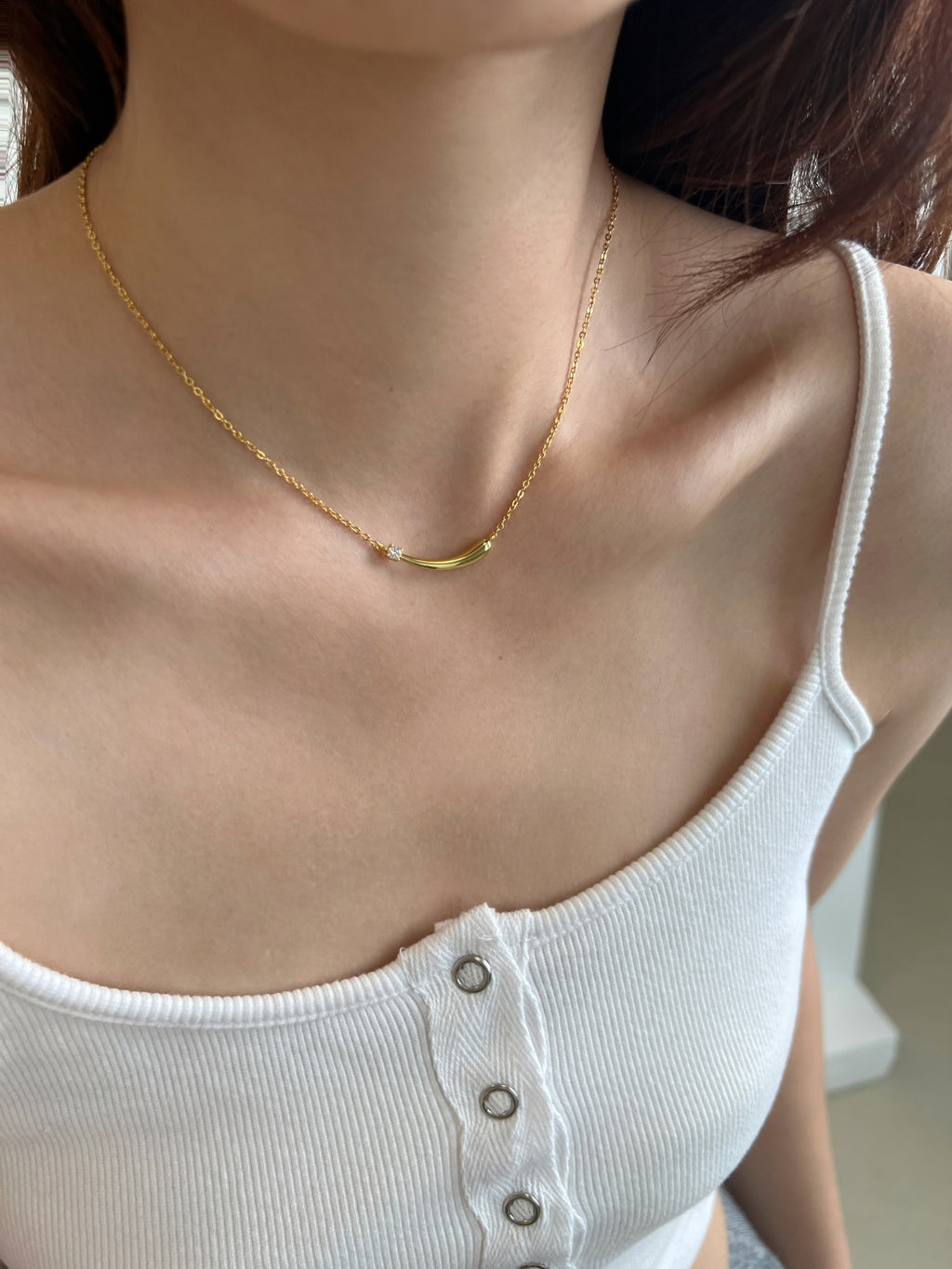 Collar con barra curva de moissanita 0,1 ct dorado