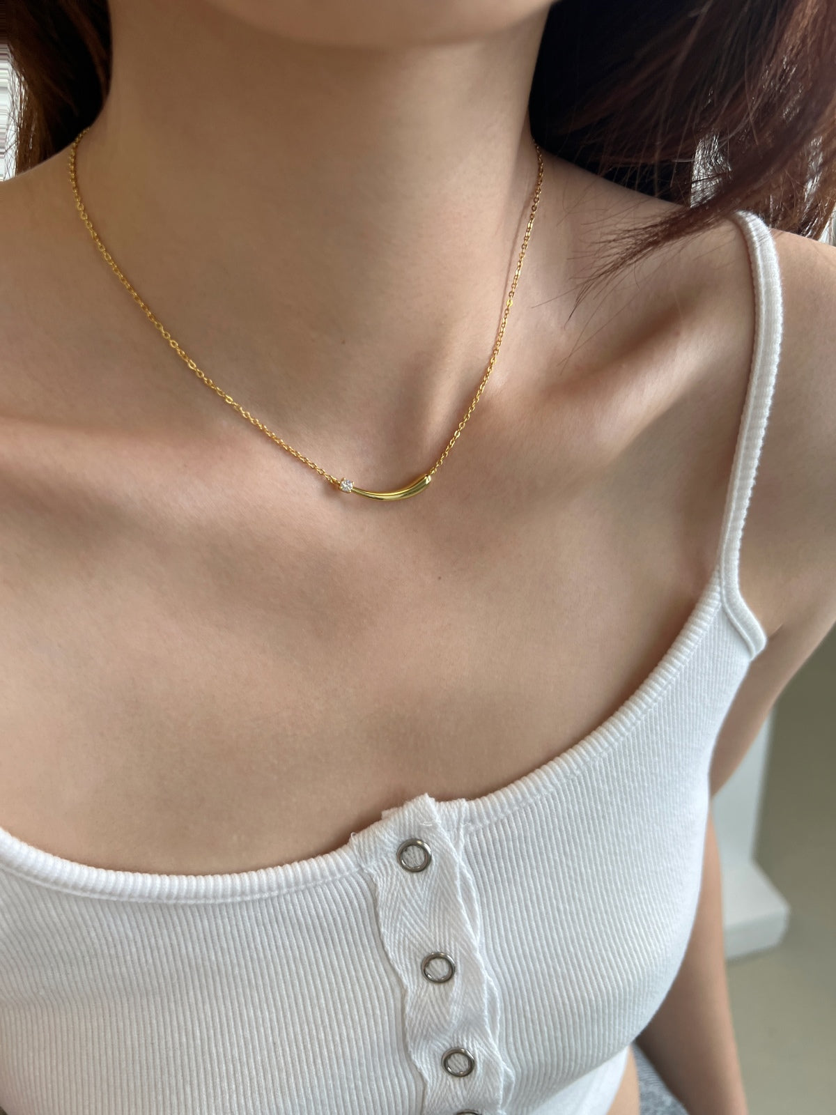 Collar con barra curva de moissanita 0,1 ct dorado