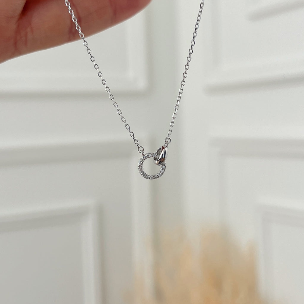 Collar con círculo de moissanitas 0,085 ct en plata