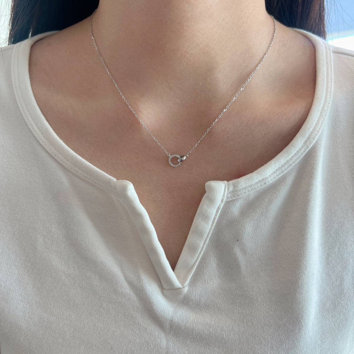 Collar con círculo de moissanitas 0,085 ct en plata