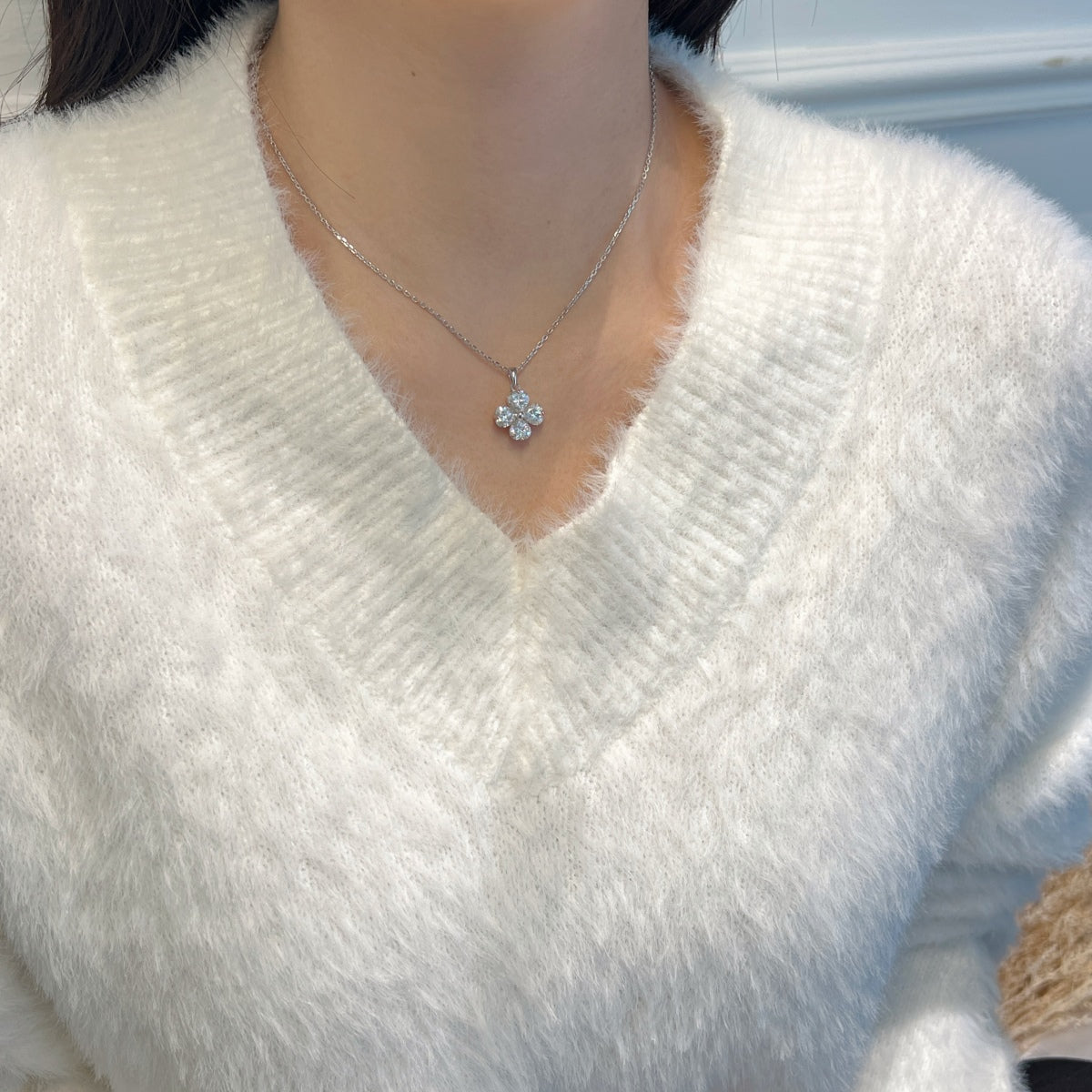 Collar con colgante floral de moissanitas 3,2 ct en plata