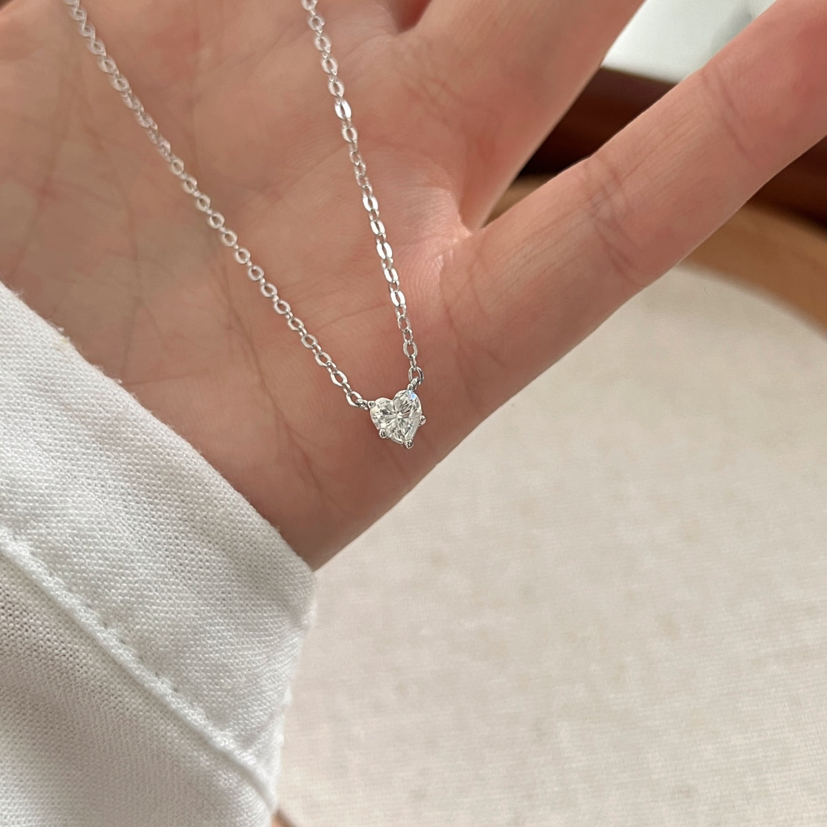 Collar con corazón de moissanita 0,8 ct en plata