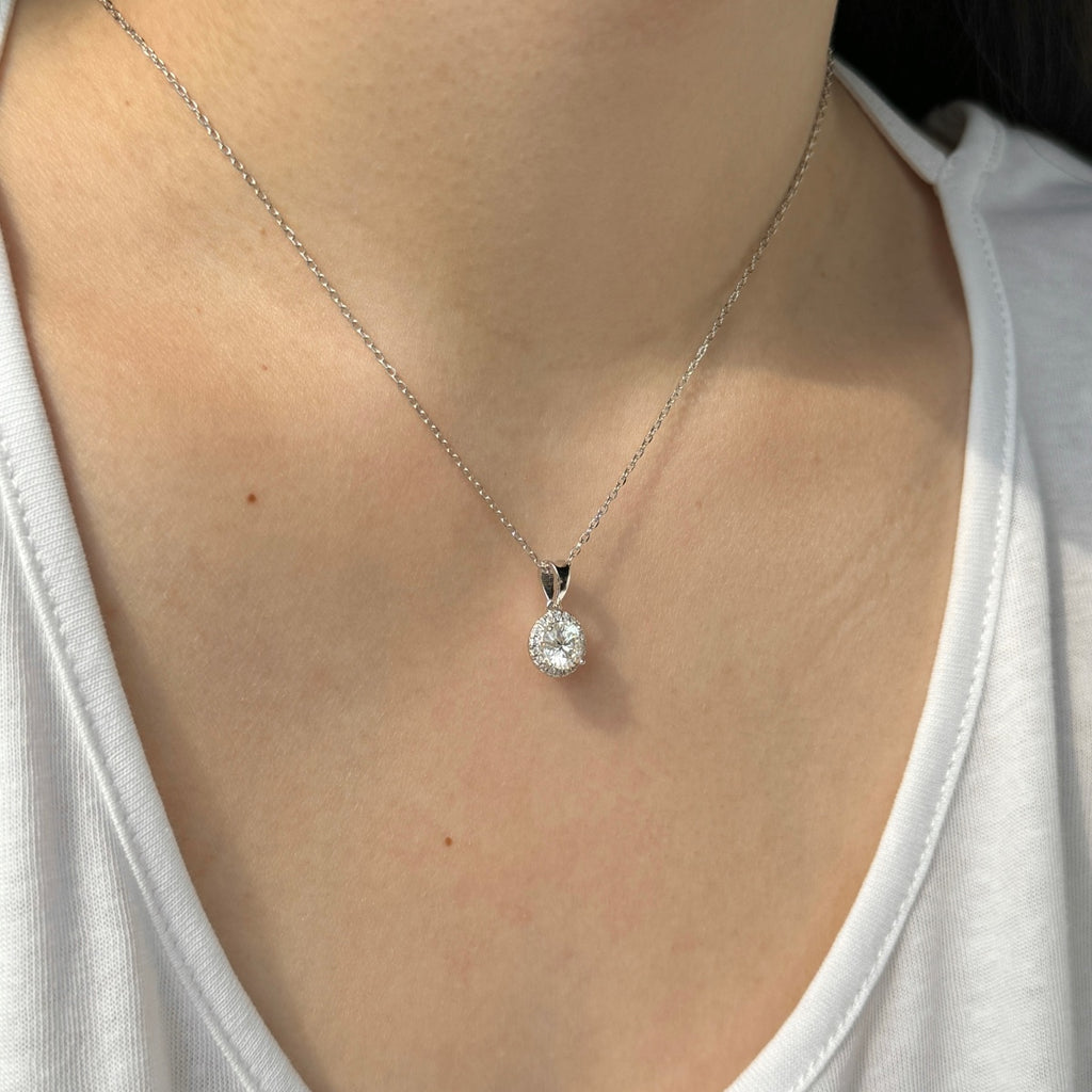 Collar con halo de moissanita 1 ct en plata
