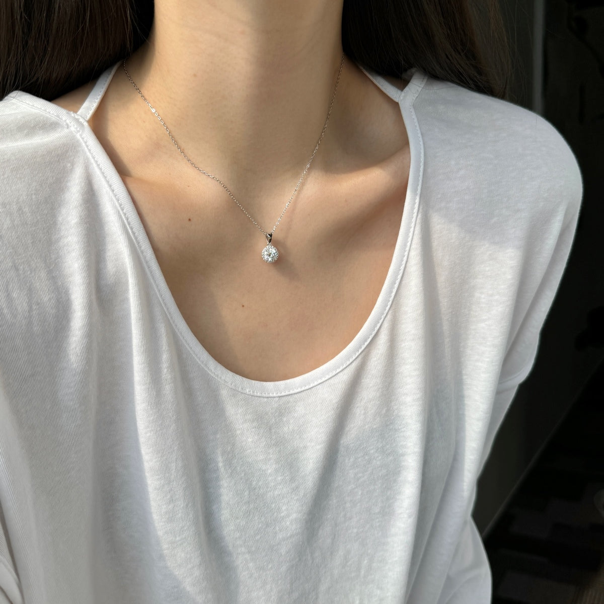 Collar con halo de moissanita 1 ct en plata
